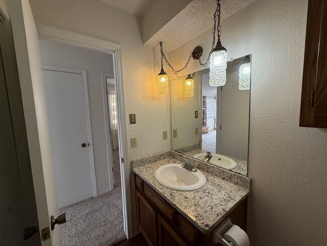 Building Photo - Broken Arrow 3 bedroom 2 Bath Duplex