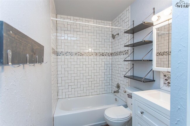 Building Photo - 5238 Kingston Dr