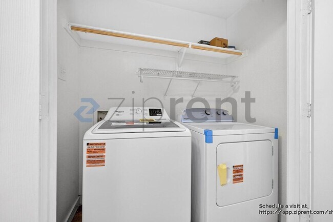 Building Photo - 3226 Navaro St