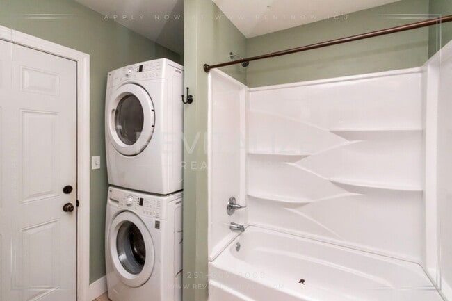 Building Photo - Charming Brick Ranch with Modern Comforts in Mobile!