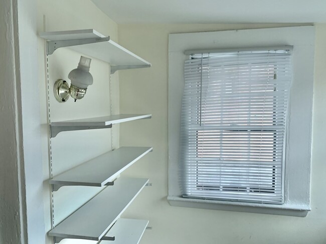 Building Photo - 10 Appian Way