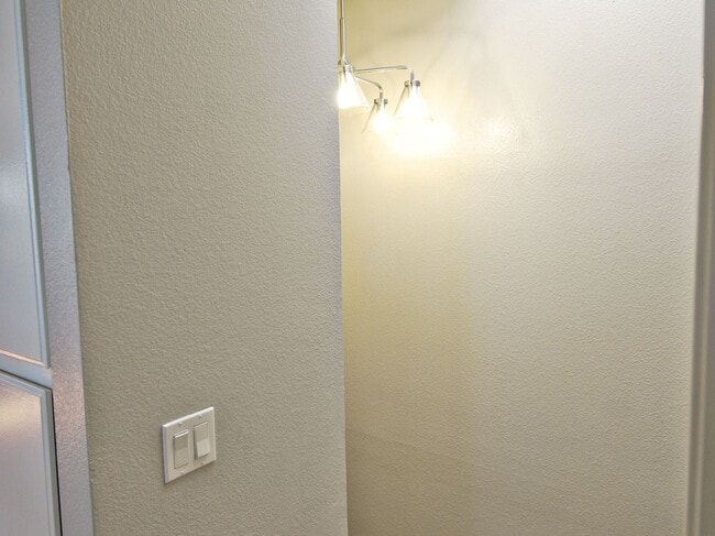 Building Photo - 1444 W 227th St
