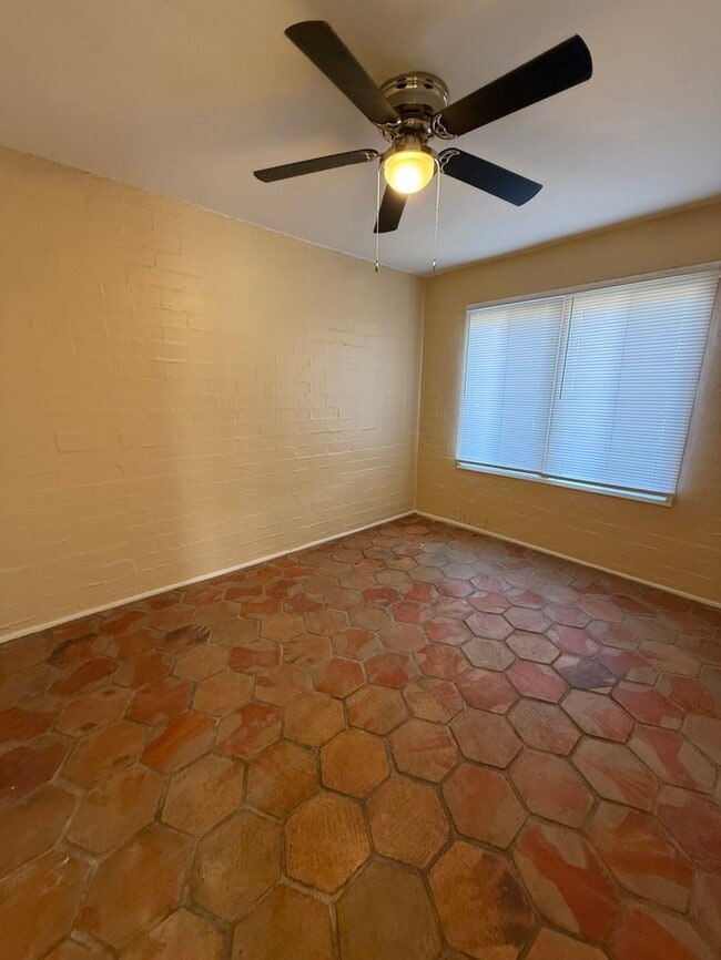 Building Photo - Townhome For Rent