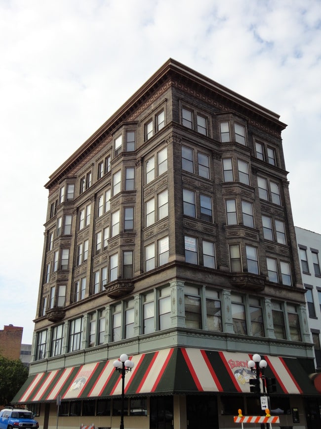 Downtown Bloomingnton Lofts Bloomington Il Apartment Finder Building Photo Downtown Bloomingnton Lofts