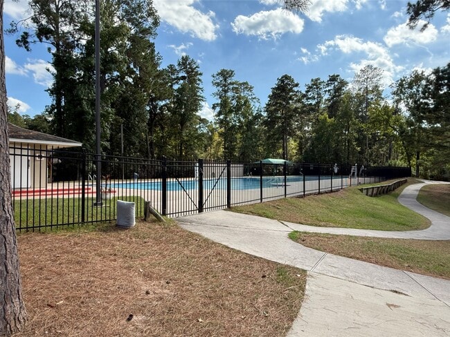 Building Photo - 16 Golf Vw Mnr