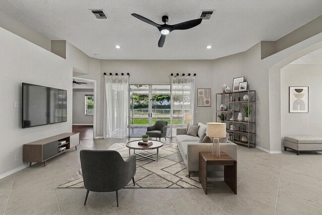 Building Photo - 12325 Cascades Pointe Dr