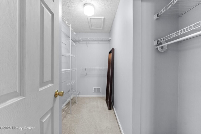 Building Photo - 11001 Bay Run Dr