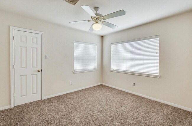 Building Photo - 12565 Piping Rock Dr