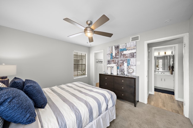 Building Photo - $499 Move-In - Minutes from Med Center