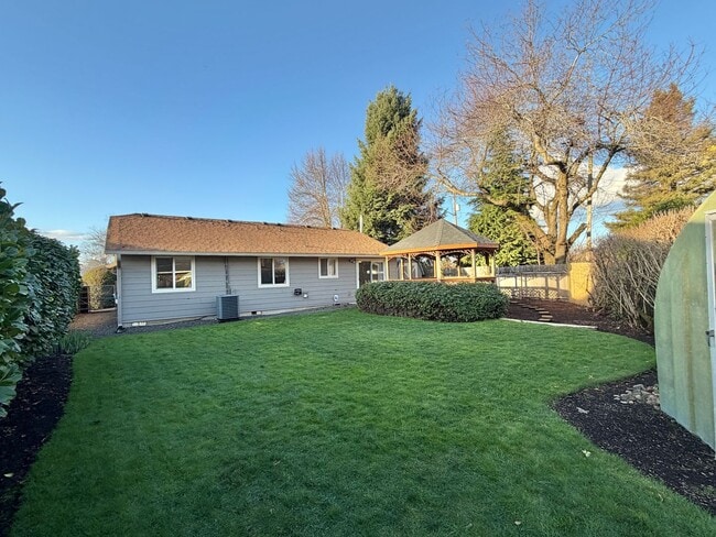 Building Photo - Adorable Quiet park like setting in fruit valley sunsets with landscaping provided