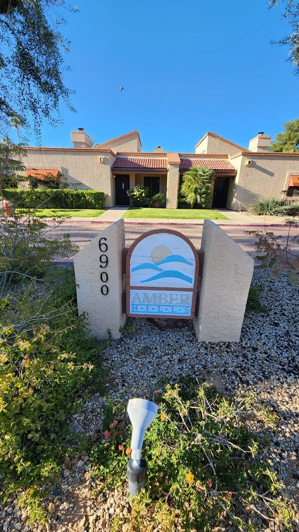 Building Photo - 2 Bedroom Condo Unit in the Amber Hills Co...