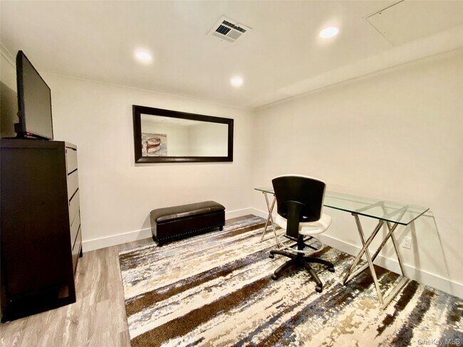 Building Photo - 131 6th St