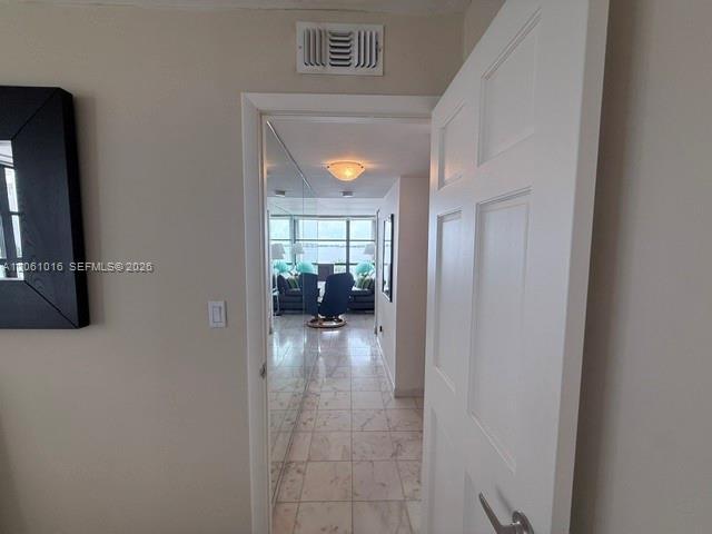 Building Photo - 1440 Brickell Bay Dr