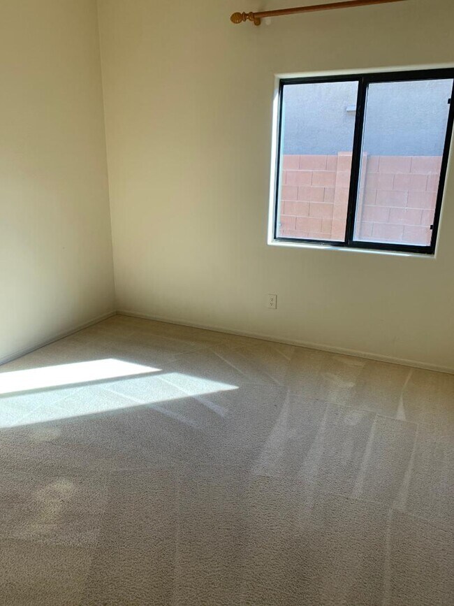 Building Photo - 7518 W Crimson Sky Dr
