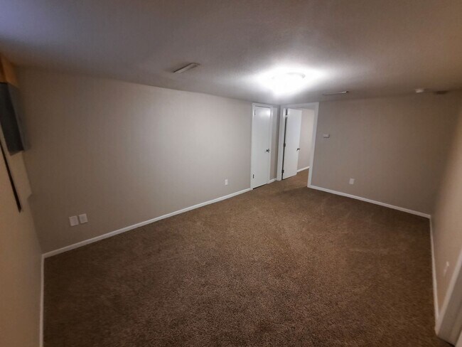 Building Photo - 3 Bedroom, 1 Bathroom Home!