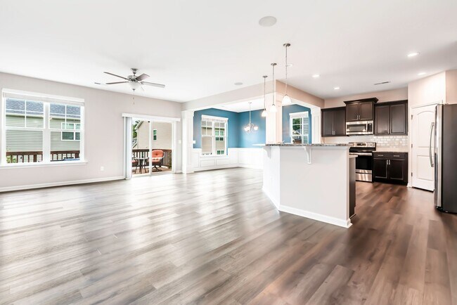 Building Photo - Beautiful 3 bed, 2.5 bath with garage and ...