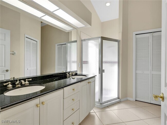 Building Photo - 3563 Kent Dr