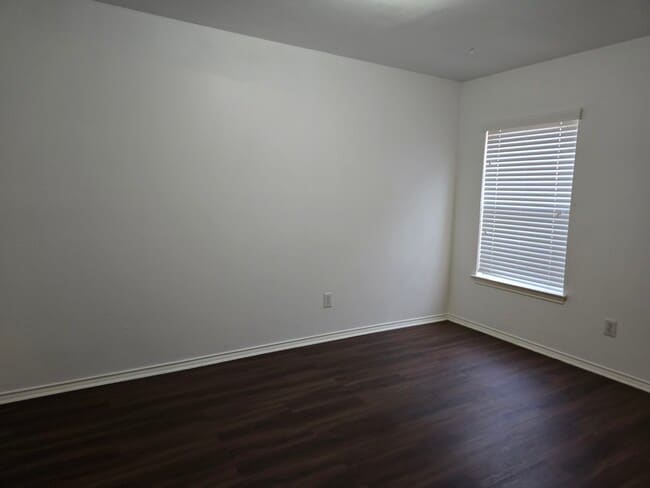 Building Photo - 2910 Plum Lake Dr