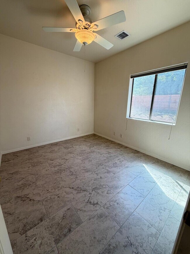 Building Photo - 4613 Bay Cir