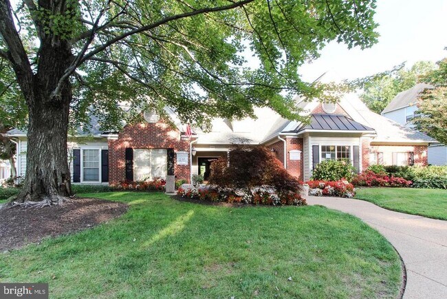 Building Photo - 3916 Penderview Dr