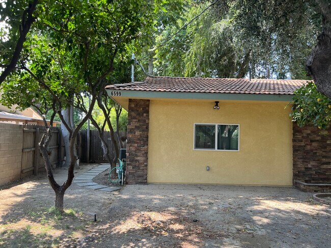Building Photo - 6601 N Louise Ave