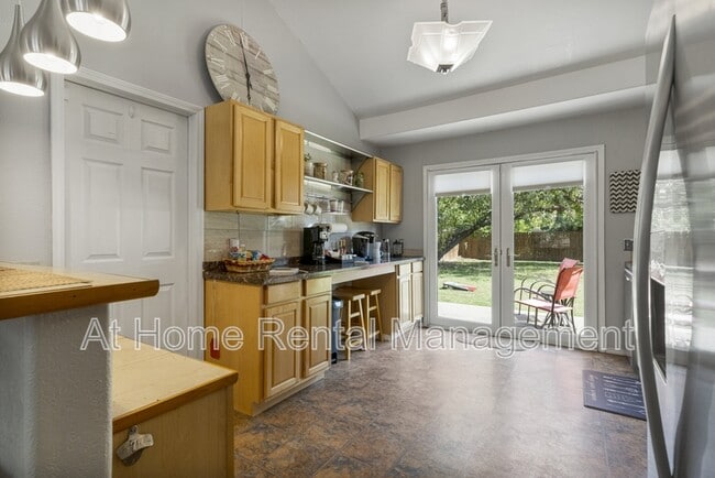 Building Photo - 4911 S Cincinnati Ave