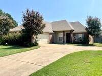 Building Photo - 3/2 for Rent in Ashbrooke of Madison- Germ...