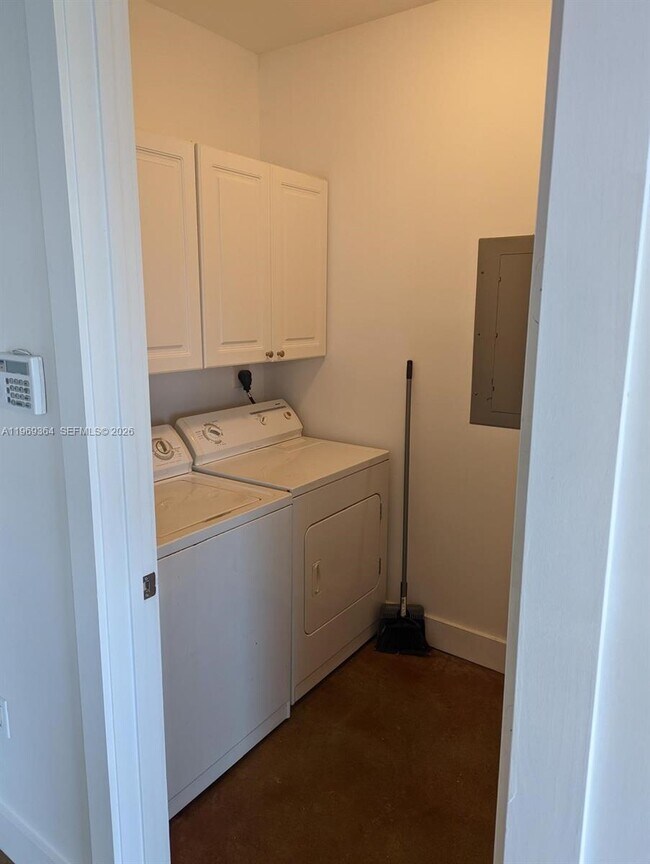 Building Photo - 1789 NE Miami Gardens Dr