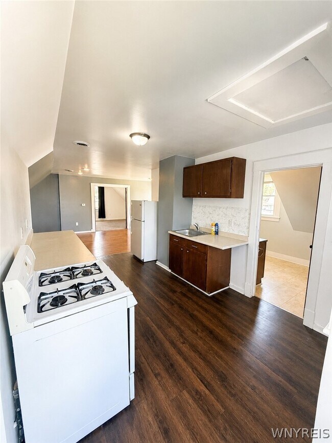 Building Photo - 85 Klas Ave