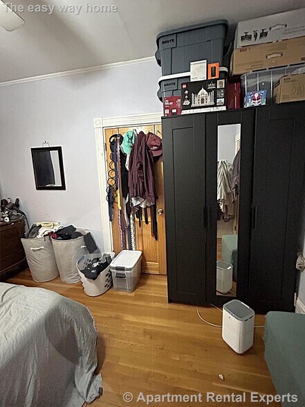 Building Photo - 578 Main St