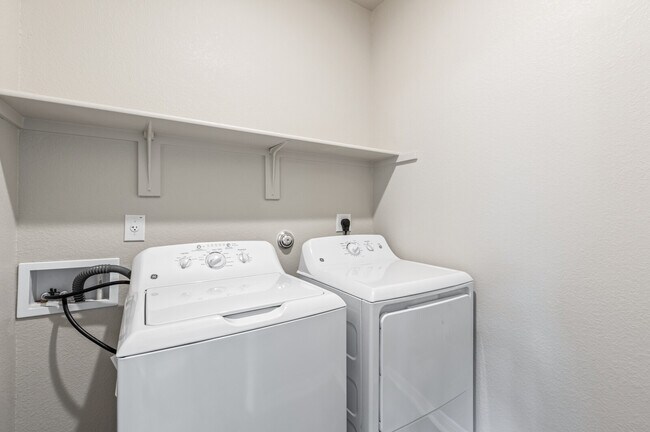 Building Photo - 1204 Grand Oak Trail