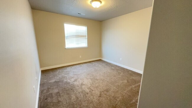 Building Photo - 823 N Wellington Ct