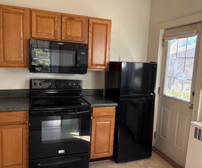 Kitchen - 1765 Stony Point Rd