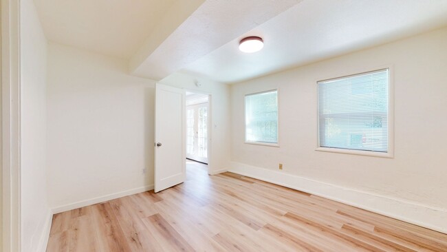 Building Photo - Fantastically Located Garden Apartment