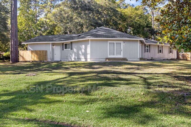 Building Photo - 286 Cushing Dr