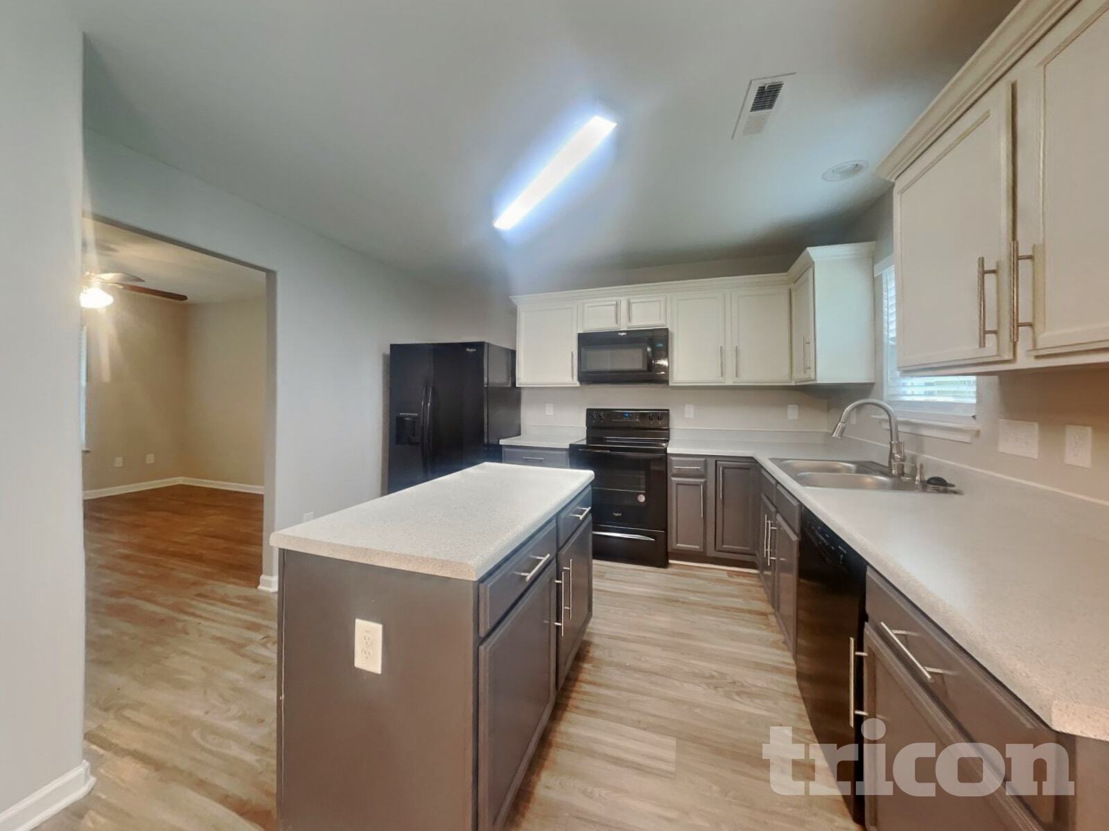 Building Photo - 1524 Hamilton Hills Dr