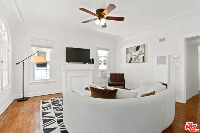 Building Photo - 442 N Orange Grove Ave