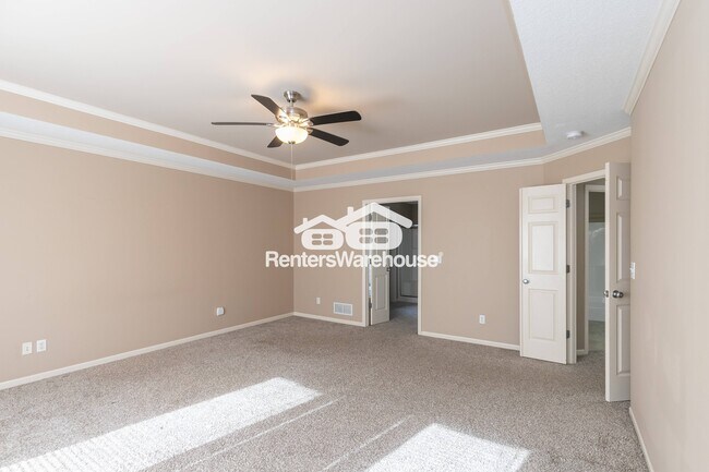 Building Photo - 5701 NE Hidden Meadow Dr