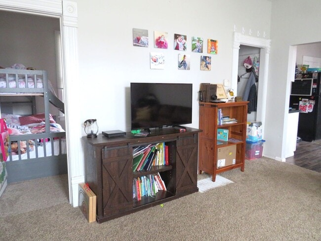 Building Photo - 105 N State St