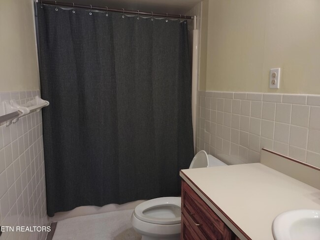 Building Photo - 757 W Outer Dr