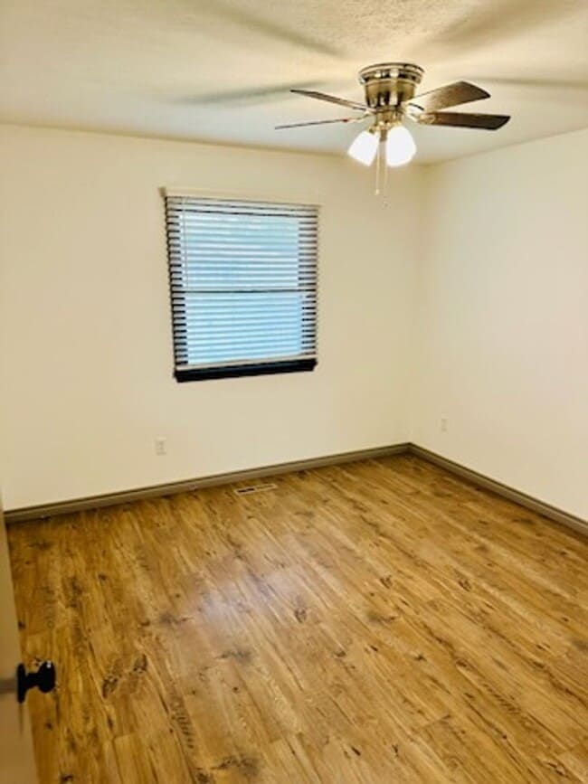 Building Photo - Beautiful All Brick Home in Nixa!