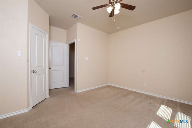 Building Photo - 3302 Vineyard Trail