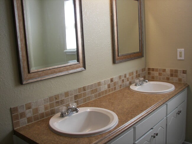 Building Photo - Wonderful remodel!