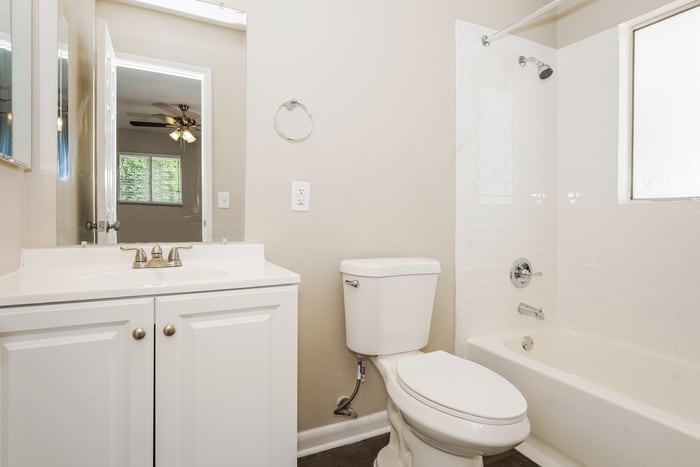 Building Photo - 916 Northern Oaks Terrace