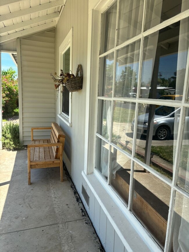 Building Photo - Adorable 3/1 w/Amazing Fenced Yard!  PLEASE READ ENTIRE AD FOR VIEWINGS