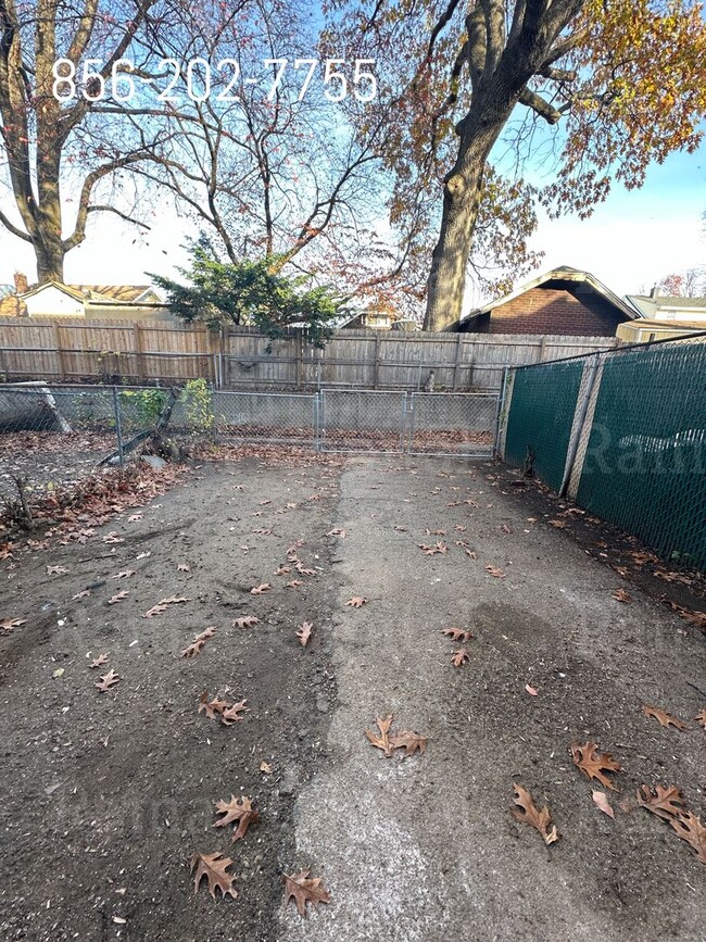 Building Photo - East Camden Spacious 3 bedroom Home