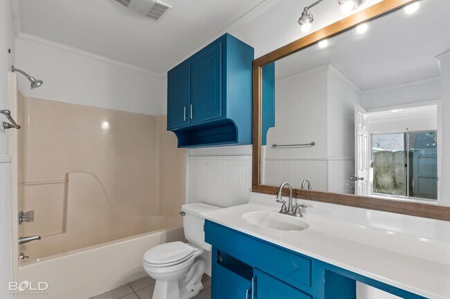 Building Photo - 5005 Longstreet Pl