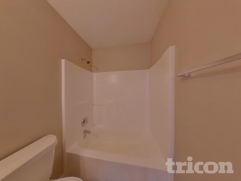 Building Photo - 172 Cherry Grove Dr