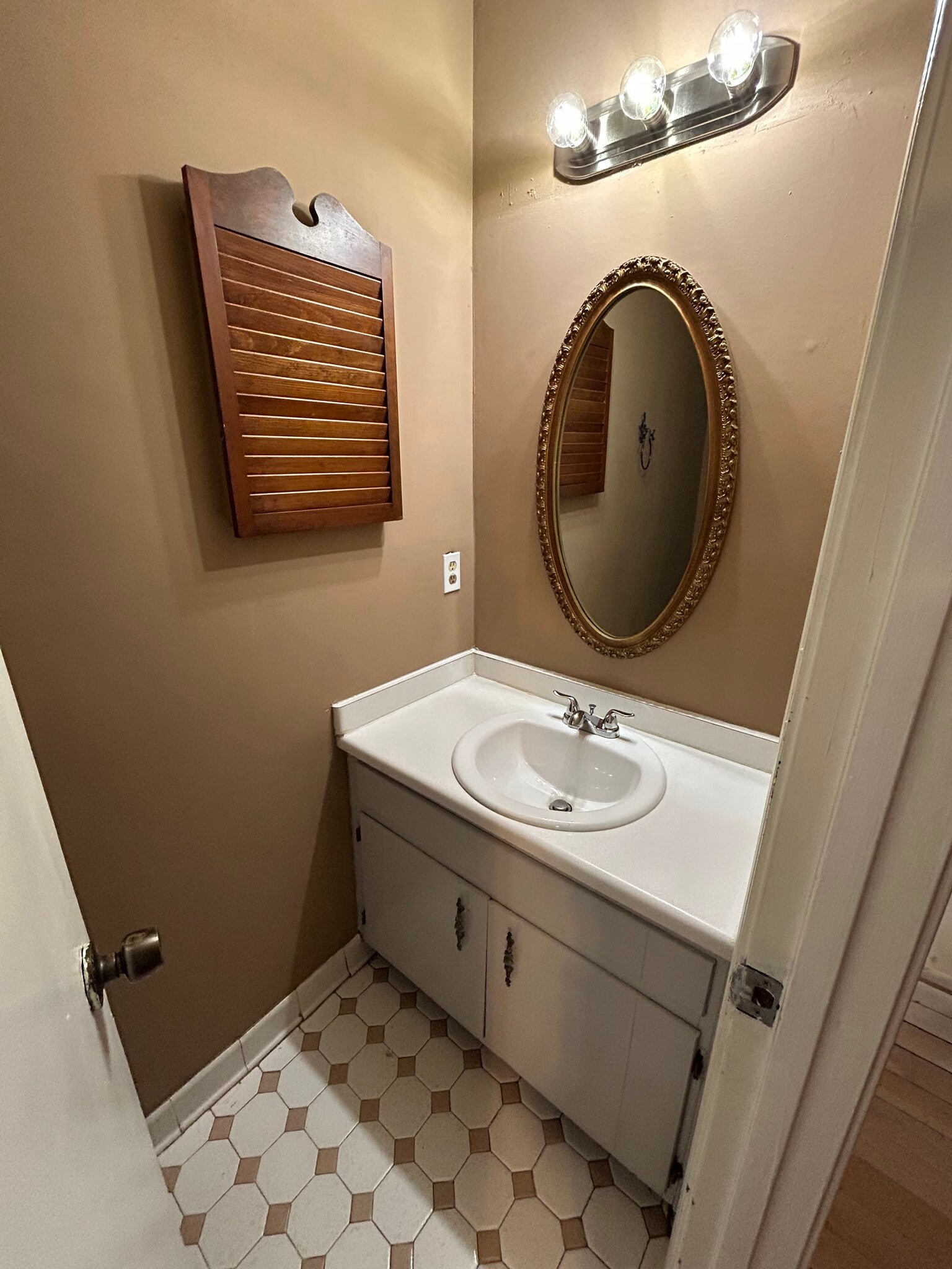 Main Floor Half Bath - 3633 Cobble Mill Ln