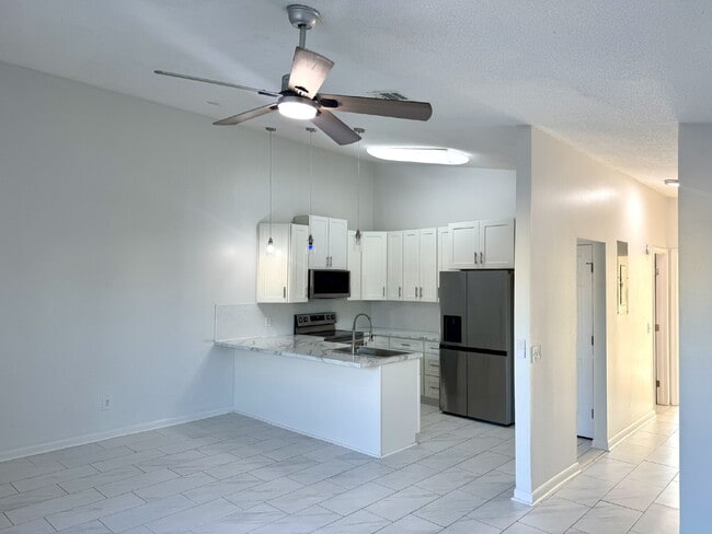 Building Photo - 5417 Sunset Ave